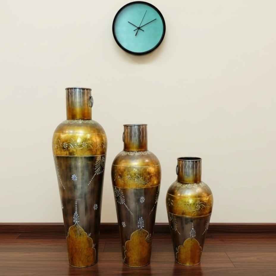 Handcrafted Metal Golden Pot for Showpiece